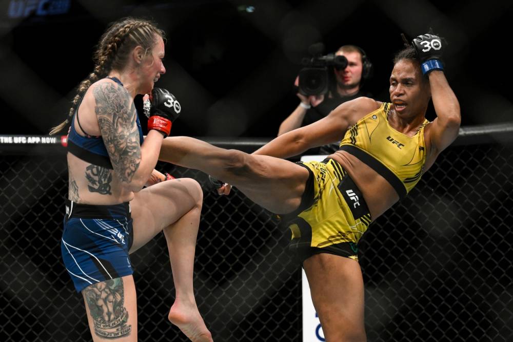 Luana Carolina vs Lucie Pudilova Prediction UFC Picks 7/20