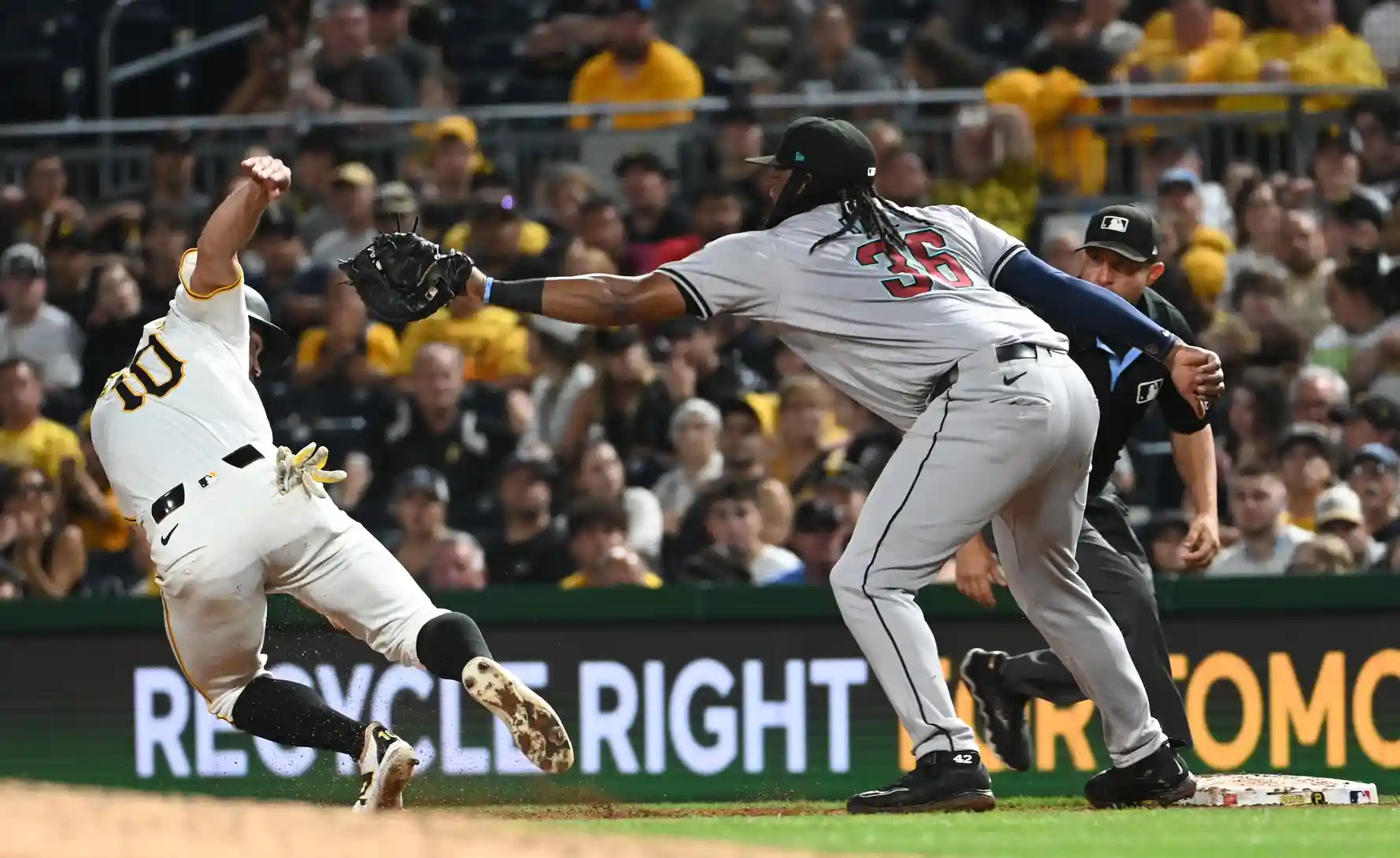 Josh Bell Player Props: Diamondbacks vs Pirates 8/4
