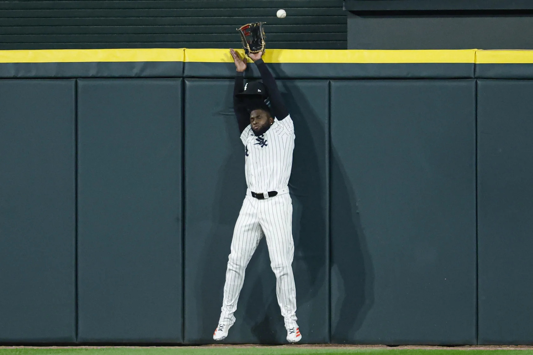 Luis Robert Jr. Player Props Prediction: Tigers vs White Sox