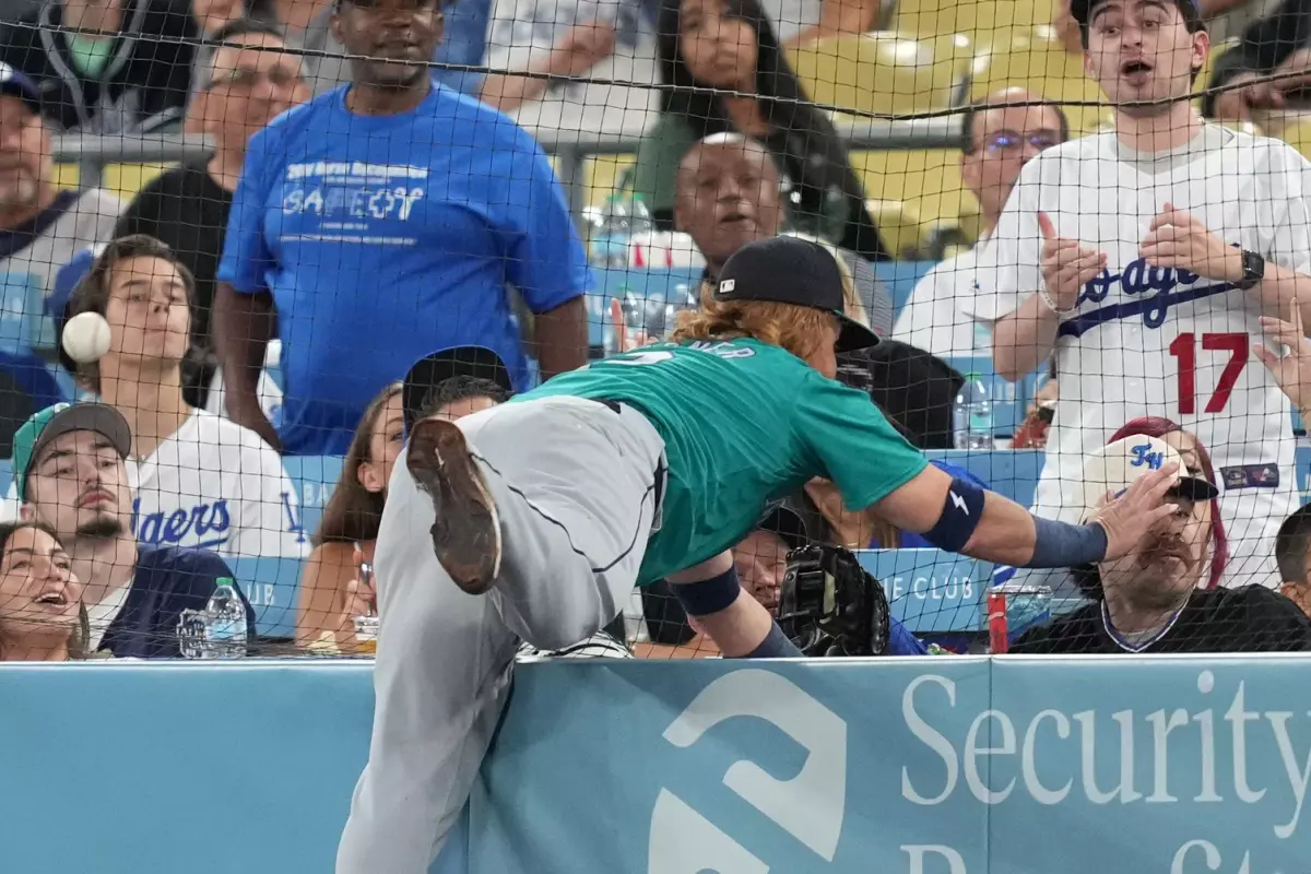 Justin Turner Player Props Prediction: Giants vs Mariners