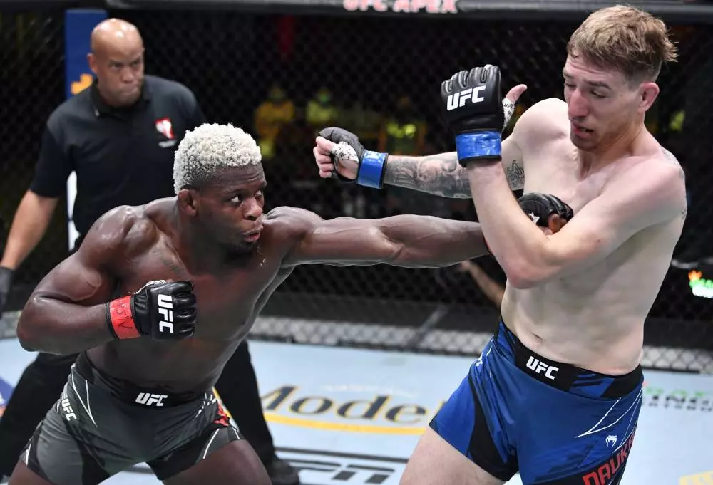 Phil Hawes vs Chris Curtis Odds, Preview and Prediction, November 6 (11/6): UFC