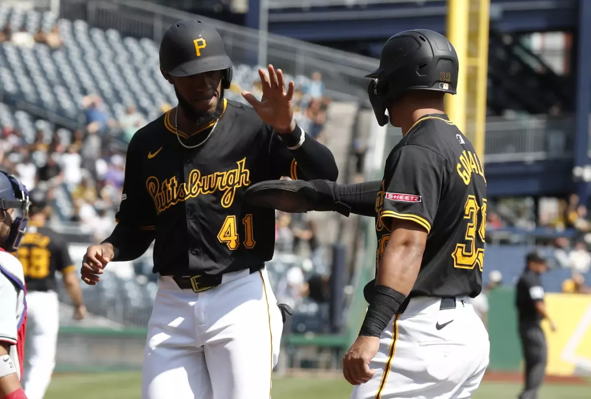 Cash this Bryan De La Cruz Prop vs Pirates 9/10
