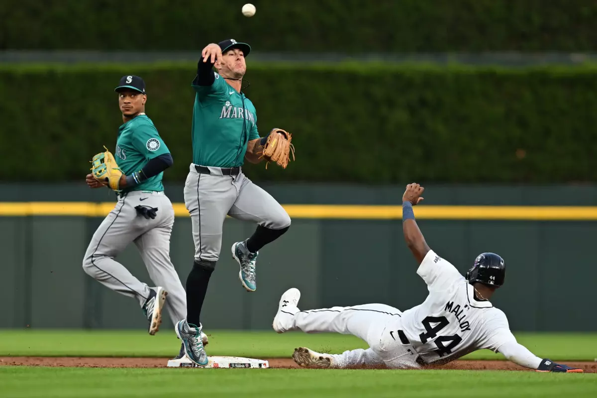 Dylan Moore Player Props Prediction: Mariners vs Pirates