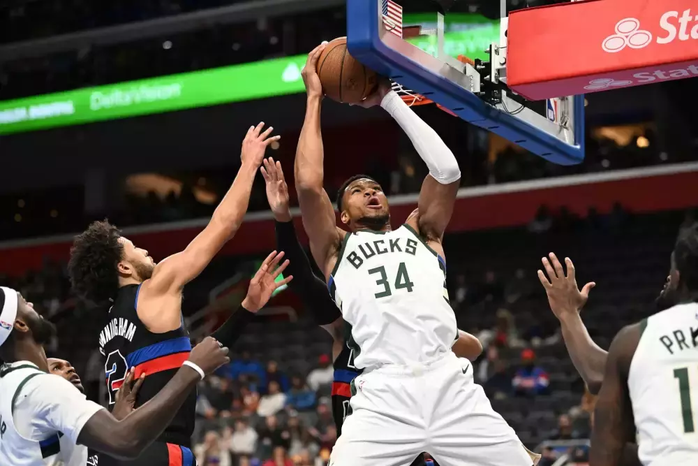 NBA Best Player Prop Bet: Giannis Antetokounmpo vs Hawks 12/4