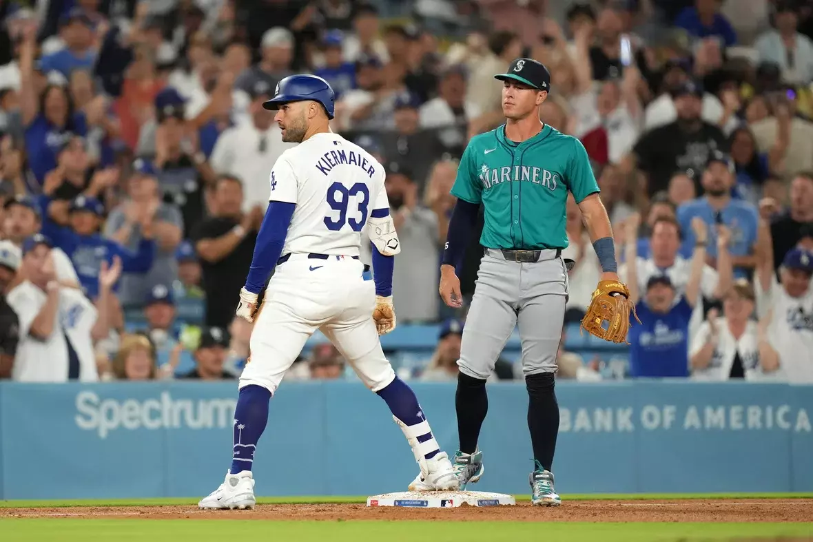 Dylan Moore Player Props Prediction: Giants vs Mariners