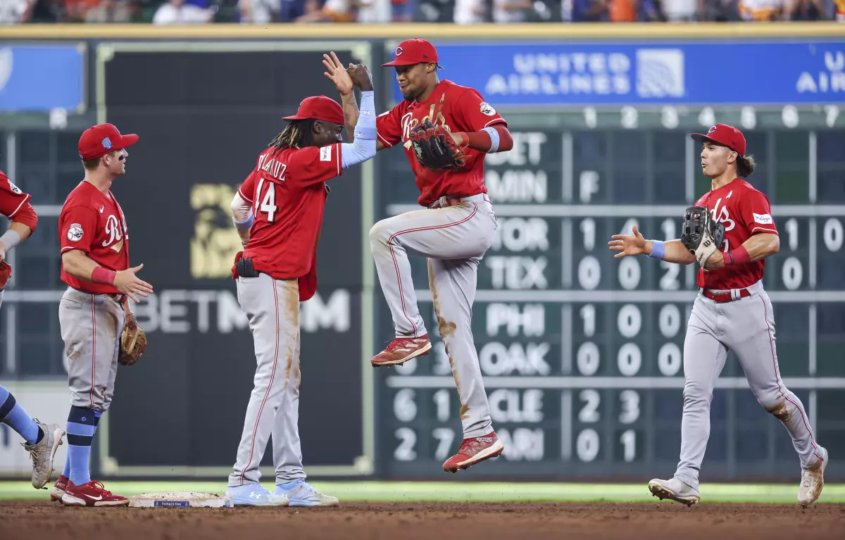 EASY EASY Money on this Over/Under Reds vs Astros 9/2